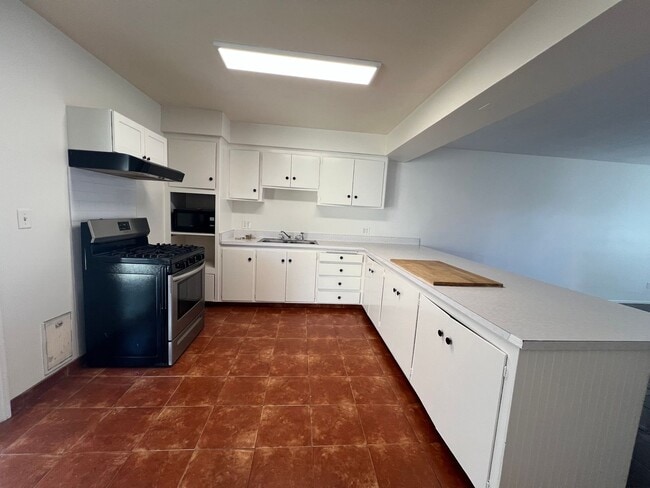 Photo - 1152 N West St
