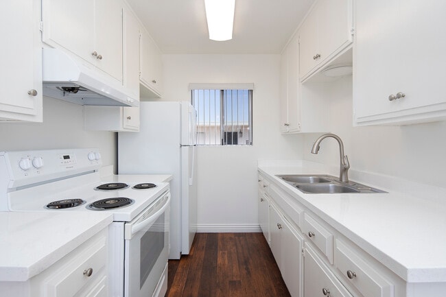 Photo - Twin Oaks Apartments