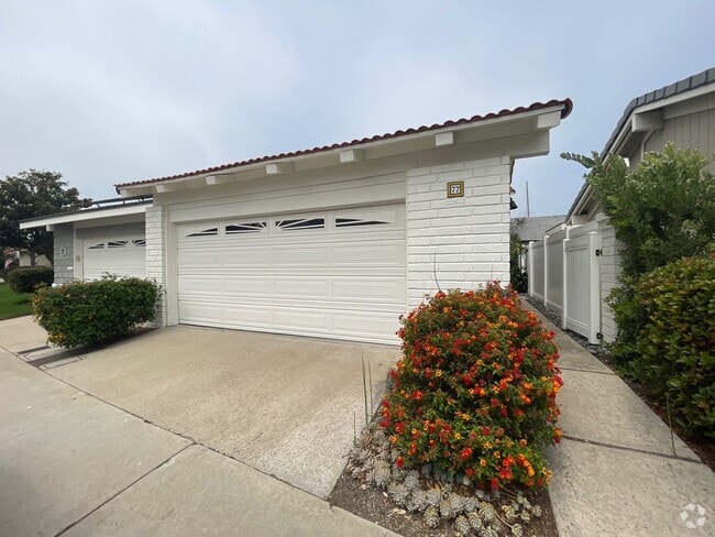 Building Photo - Beautifully Updated Spacious 3 Bed 3 Bath ... Rental