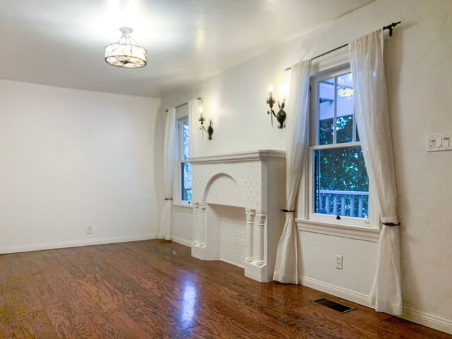 Building Photo - 2916 Marathon St Unit 2916 Marathon St.