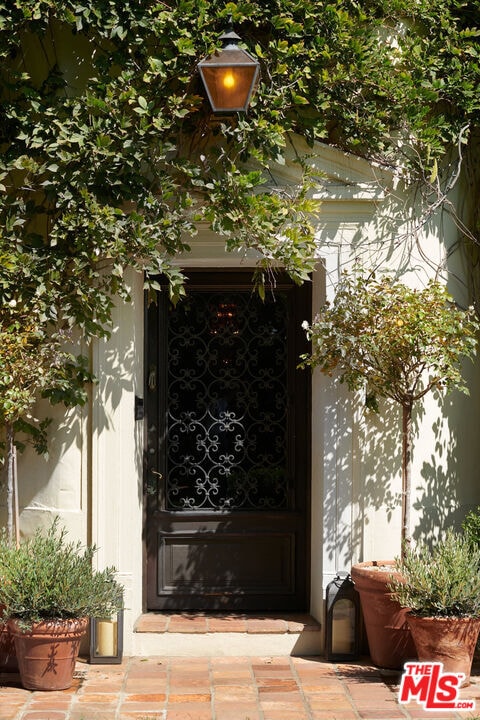 Photo - 7475 Hillside Ave