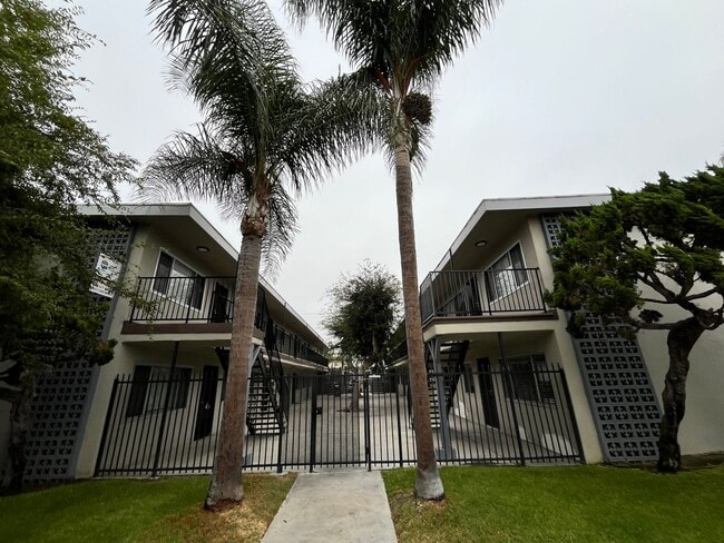 Photo - SPACIOUS 2 BEDROOM 1 BATH UPSTAIRS WITH 1 SHARED PARKING SPACE INCLUDED Unit 1604-06