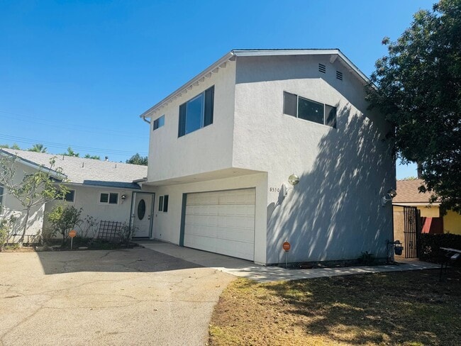 Exquisite 4-Bedroom Remodeled Retreat in t... - Exquisite 4-Bedroom Remodeled Retreat in t... House