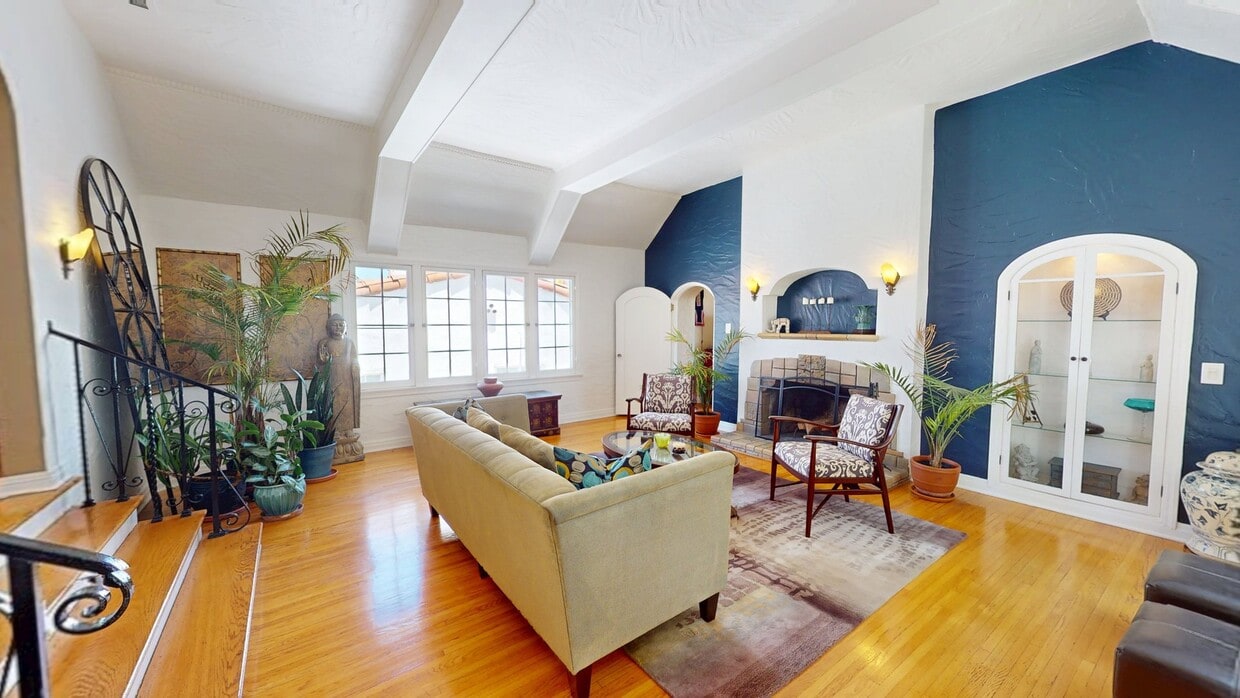 3D Tour - 1221 Edris Dr