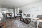 2BR, 2BA - 1,144SF - Living Room - Gallery Park