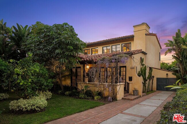 Photo - 2223 Cloverfield Blvd