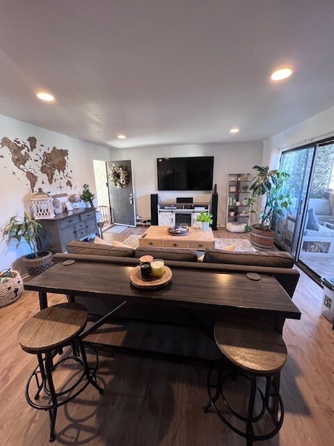 Building Photo - 1676 Maple Ave Unit 27