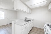 2BR, 2BA - 733SF - Kitchen - 1555-1557 Carson St.