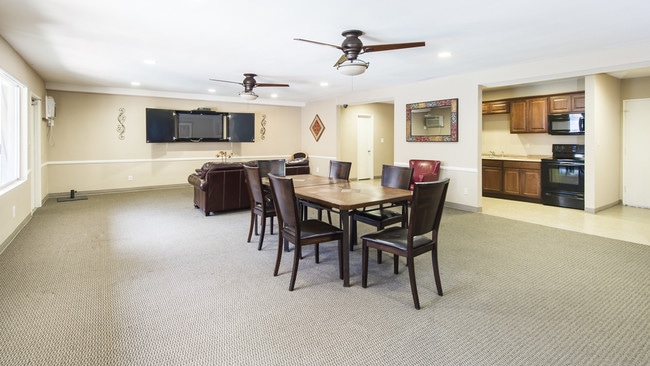 Photo - Reseda On The Park