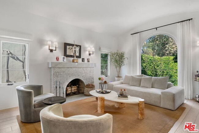 Building Photo - 441 Flores St