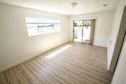 Photo - LB2527 Unit 2529 B