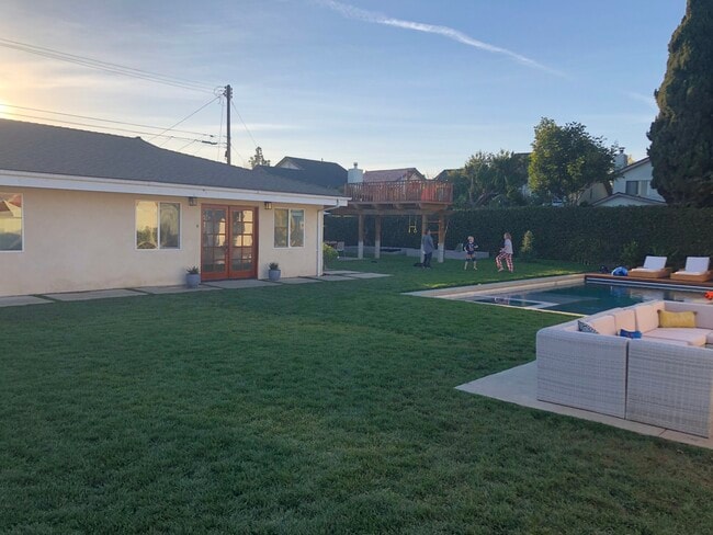 Building Photo - 4635 Lindblade Dr