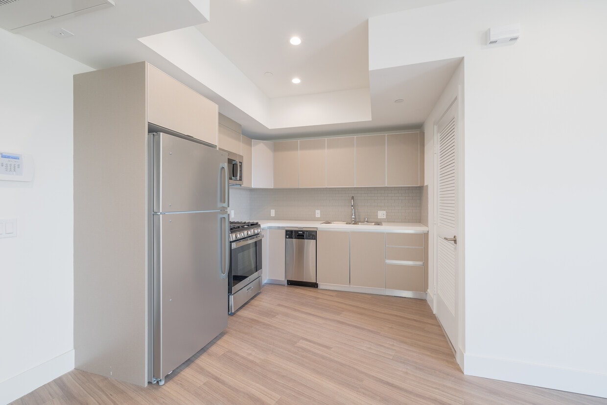 3D Tour - 838 S La Brea Ave