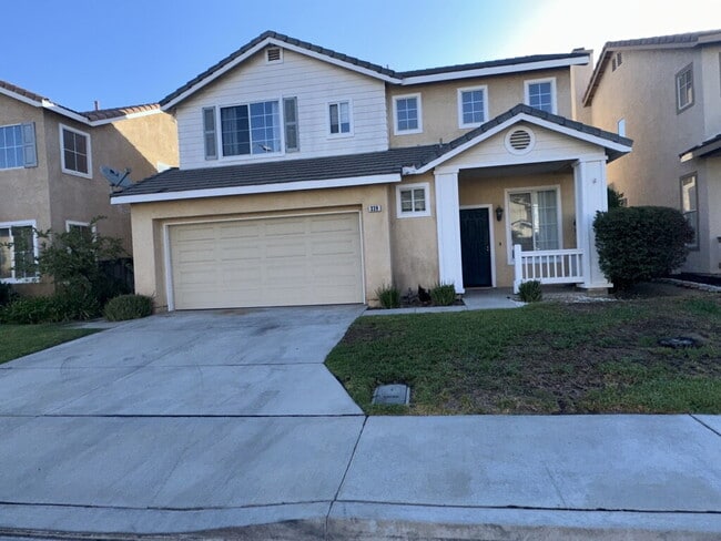 Charming 3 Bed, 3 Bath Home in Corona - Charming 3 Bed, 3 Bath Home in Corona