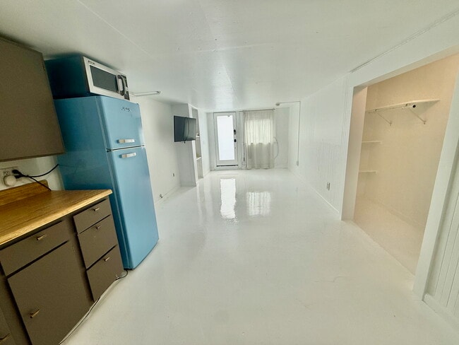 From kitchen to livingroom with large walk-in closet to the right - 504 Pacific Ave