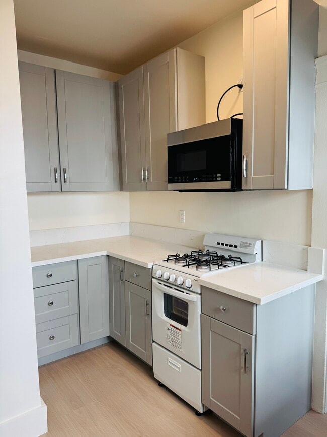 Photo - 1452 N Gardner St