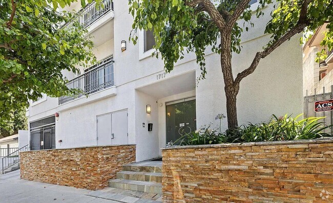 Building Photo - 1717 Malcolm Ave Unit 302 Rental