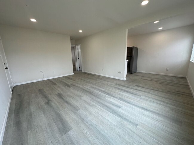 Photo - Newly Remodeled - 2 Bedroom/1 Bath...Downs... Unit 4