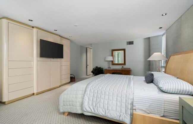 Photo - 1408 Tamarisk W St