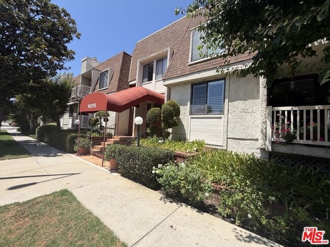 Building Photo - 14315 Riverside Dr Unit 210