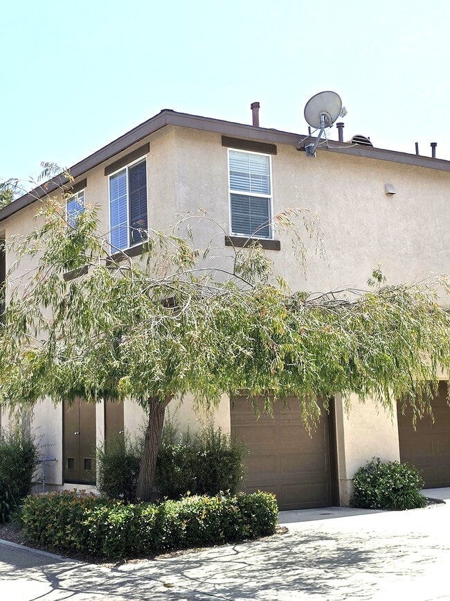 Building Photo - 3319 N Ventura Rd Unit n/a
