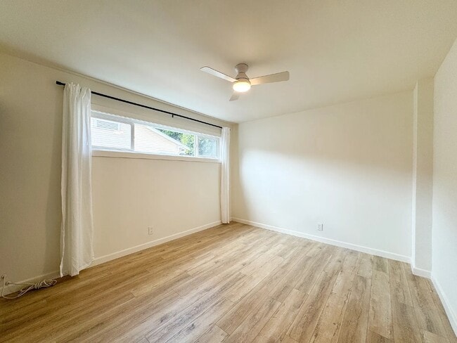 Photo - 170 E 2nd St