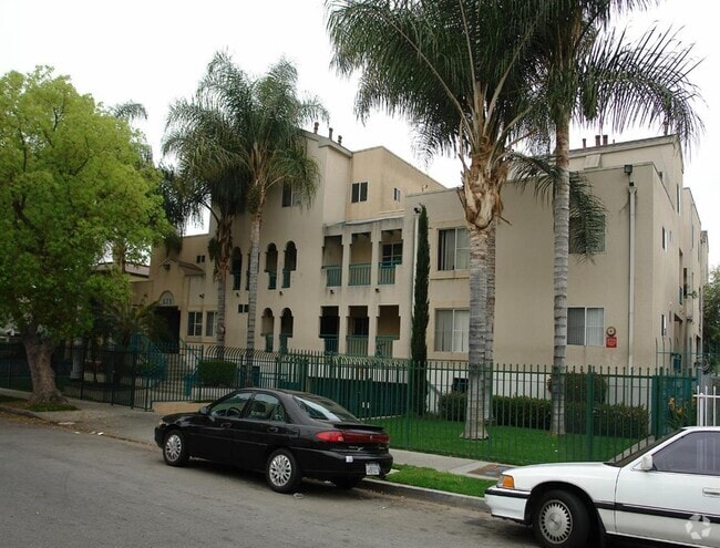 Building Photo - 625 N New Hampshire Ave Rental
