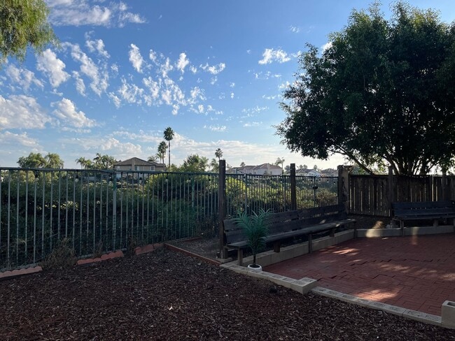 Photo - Spacious 4br/3ba Single Family Residence i...