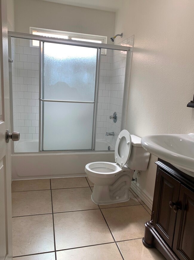 Photo - 119 E 84th St