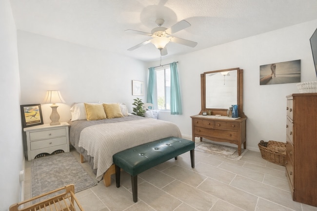 Building Photo - Poolside Condo Unit 141