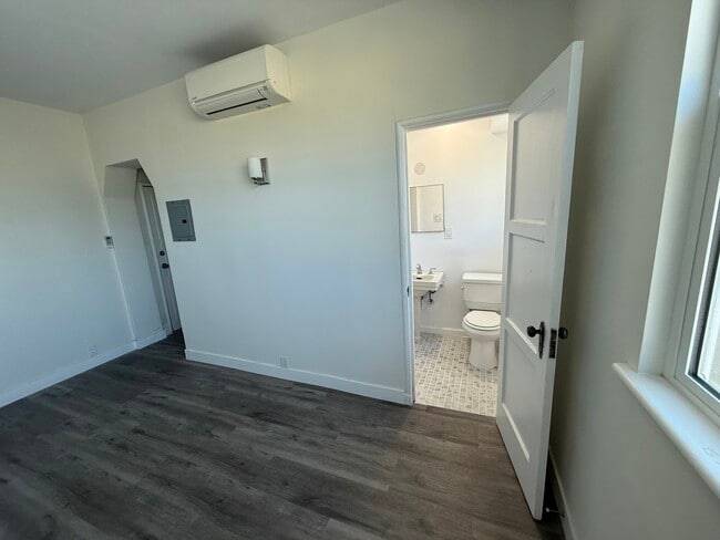 Photo - Crestwood Tower Apartments