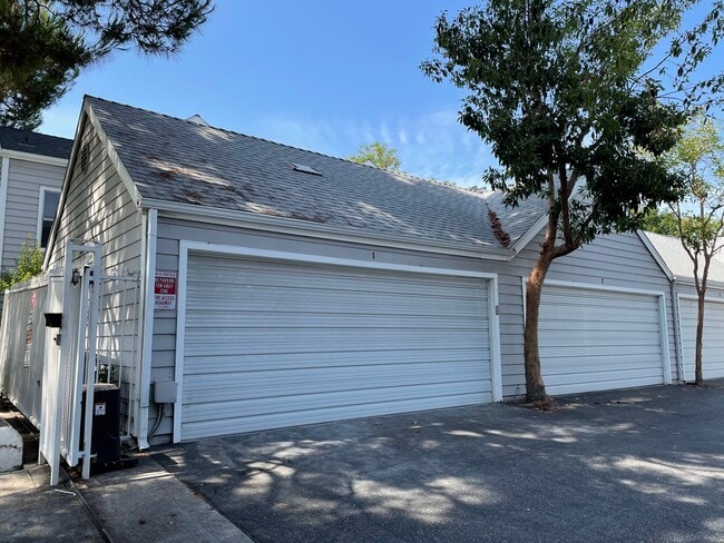 Building Photo - 589 N Garfield Ave Unit 1