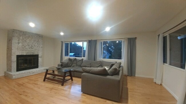 Photo - 1600 Henry Ridge Mtwy