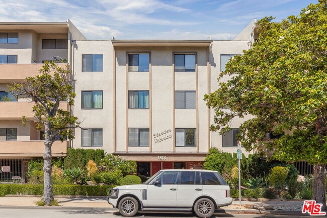 Photo - 1944 Glendon Ave Condo Unit 305
