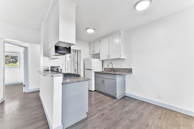 Photo - 210 E 29th St Unit 17