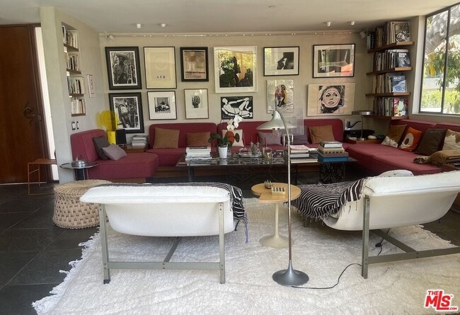 Photo - 1467 Queens Rd