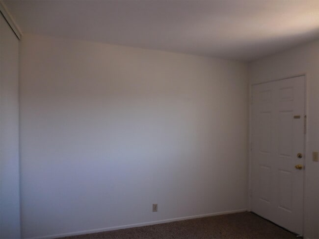 Photo - 309 E Surfside Dr