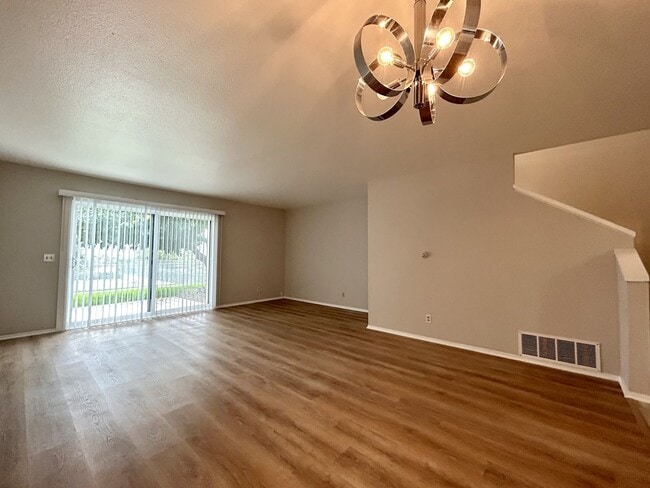 Photo - AVAILABLE NOW!! BEAUTIFUL 2 Bedroom 1.5 Bathroom Condo in Palm Desert!