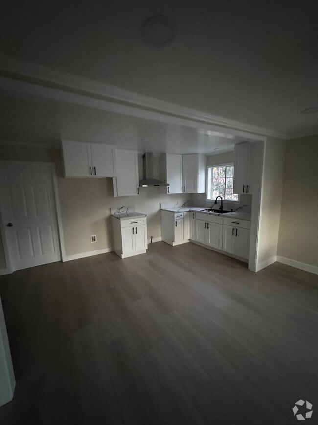 Building Photo - 1424 S McDonnell Ave Rental
