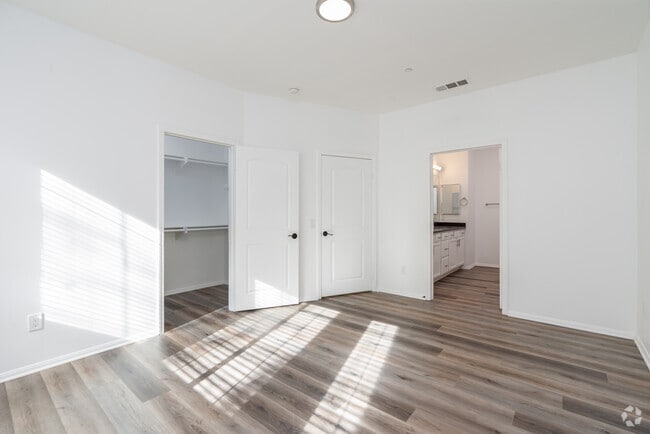 3BR, 3BA - 1,239SF - Primary Bedroom - Parkside Villas