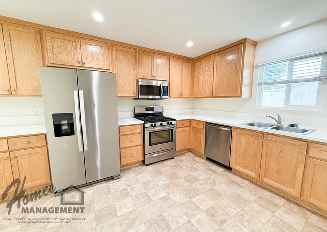 Photo - Homes Management - 3 Bed, 2 Bath House in Escondido