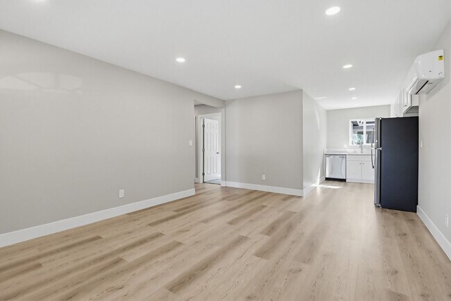 Photo - 54TH STREET 2985-2987 FRONT UNITS Unit 2987 #A
