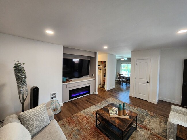 Photo - Completely Remodeled 3rd Floor Top Unit with Bay Views Unit 61