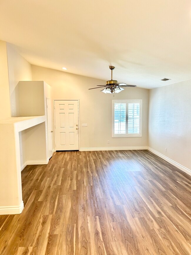 Photo - 30277 Twain Dr