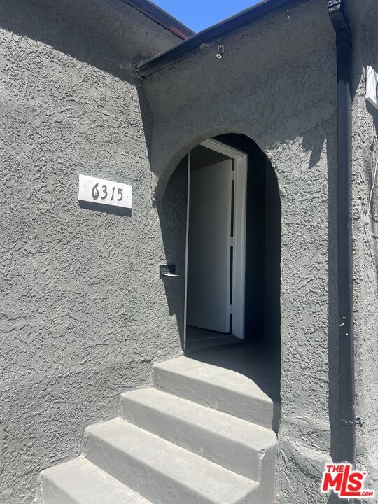 Photo - 6315 S Victoria Ave Condo