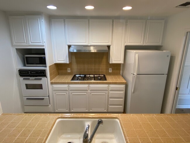 Kitchen is very functional - 104 S Hayworth Ave Unit 106