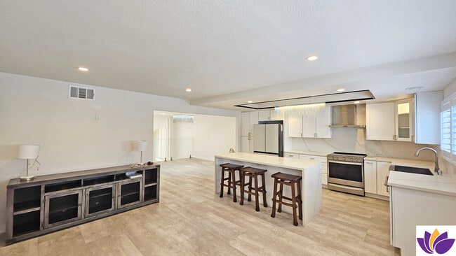 Photo - 18130 Oxnard St Townhome
