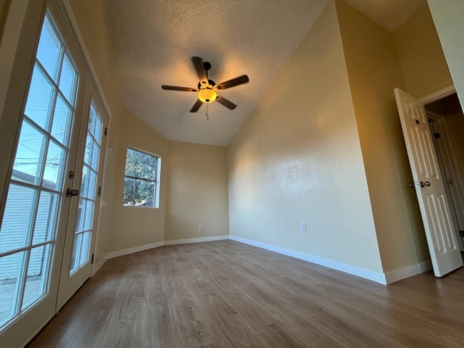 Building Photo - 526 W 49th St