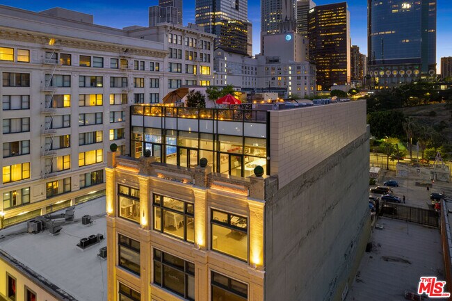 Building Photo - 353 S Broadway Unit Penthouse