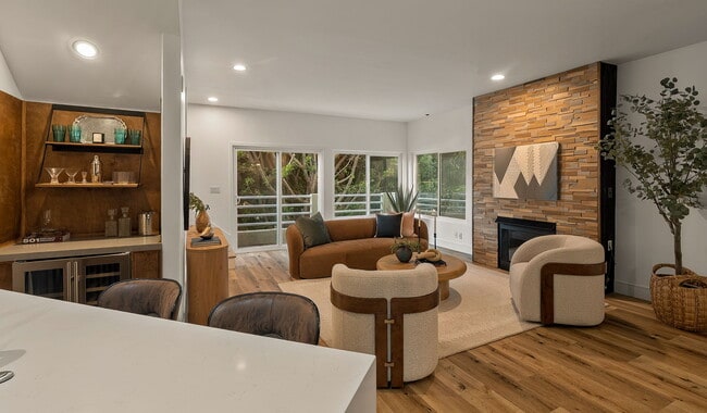 Photo - 1160 Granville Ave Unit Brentwood condo